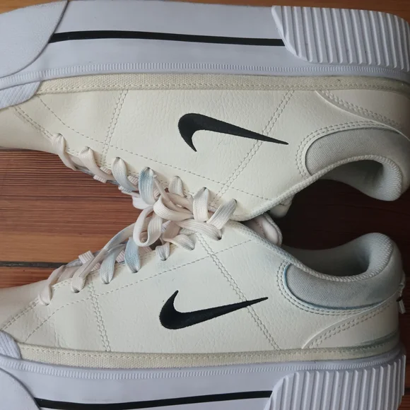 Nike Cream Sneakers - Picture 6 of 10